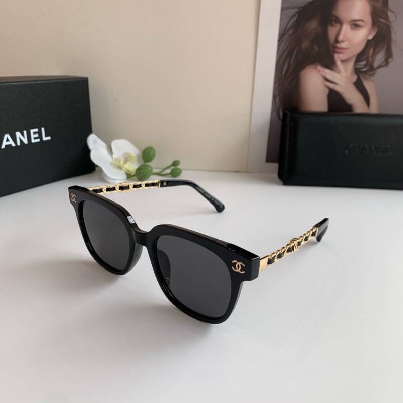 Солнечные очки Chanel черные в большой оправе
