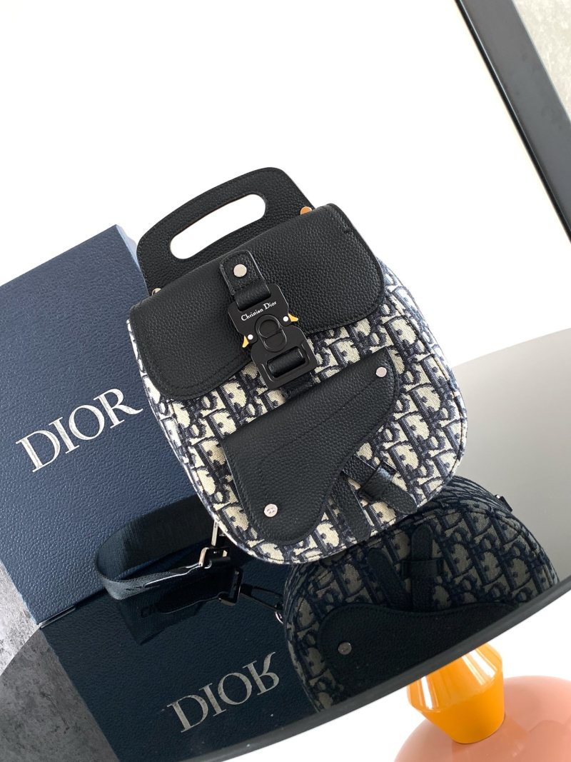 Сумка Dior Saddle с монограммой