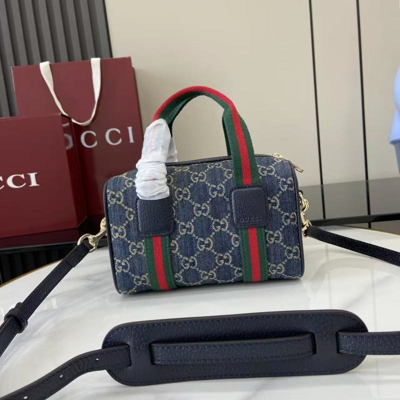Сумка Gucci с логотипом и ремешком