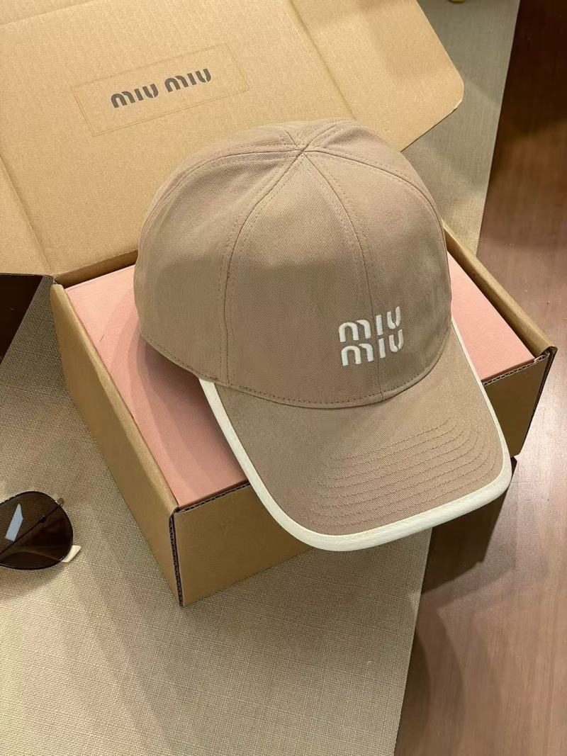 Бежевая бейсболка с белой окантовкой Miu Miu