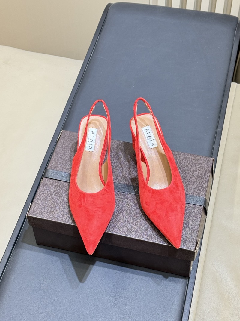 Красные замшевые мюли на клинке Alaïa