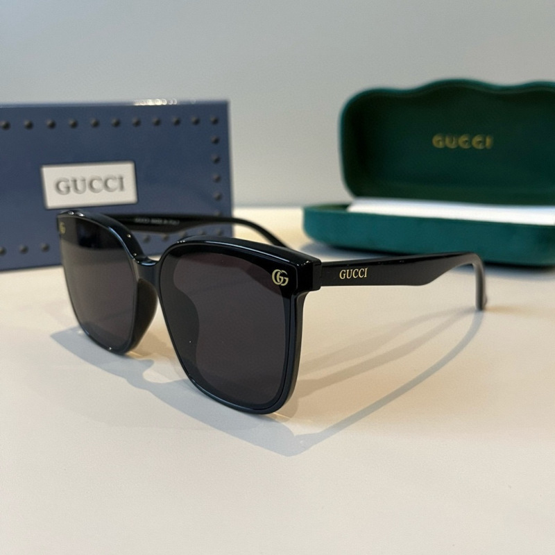 Солнцезащитные очки Gucci