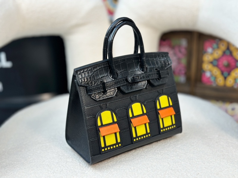 Чёрная сумка Hermès Birkin с ярким принтом