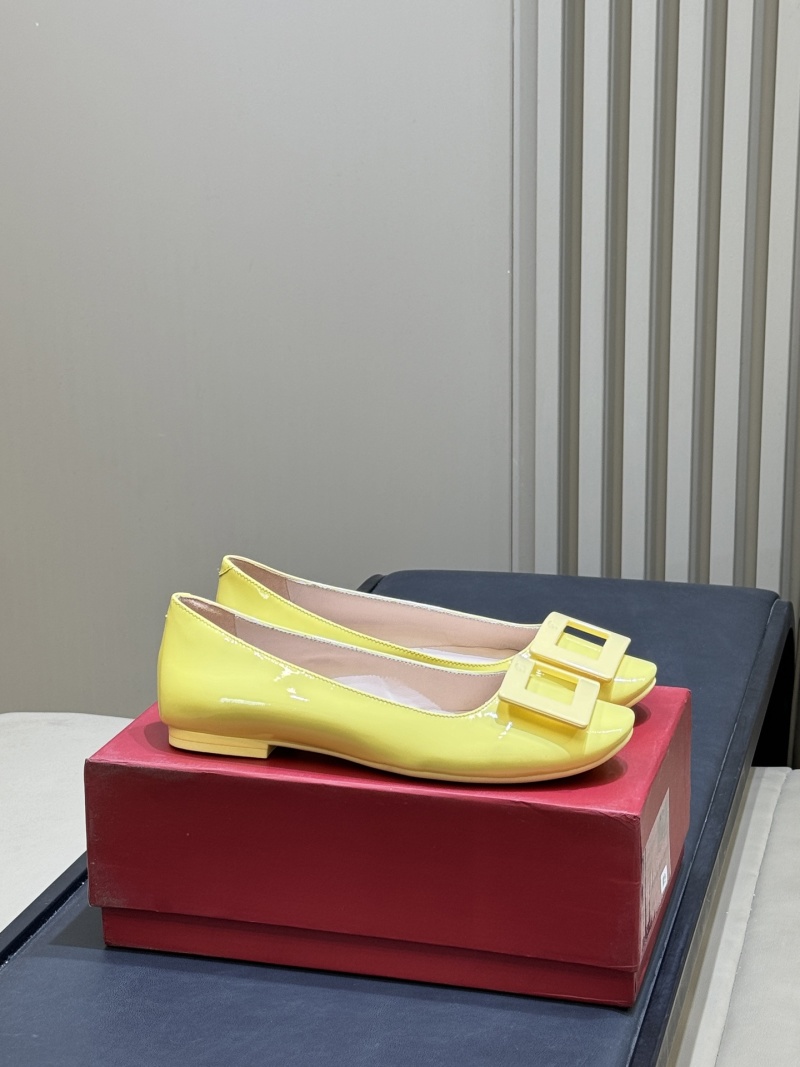 Розовые балетки с квадратной пряжкой Roger Vivier