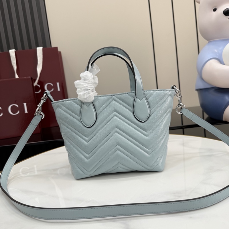 Сумка Gucci с кисточкой и логотипом GG