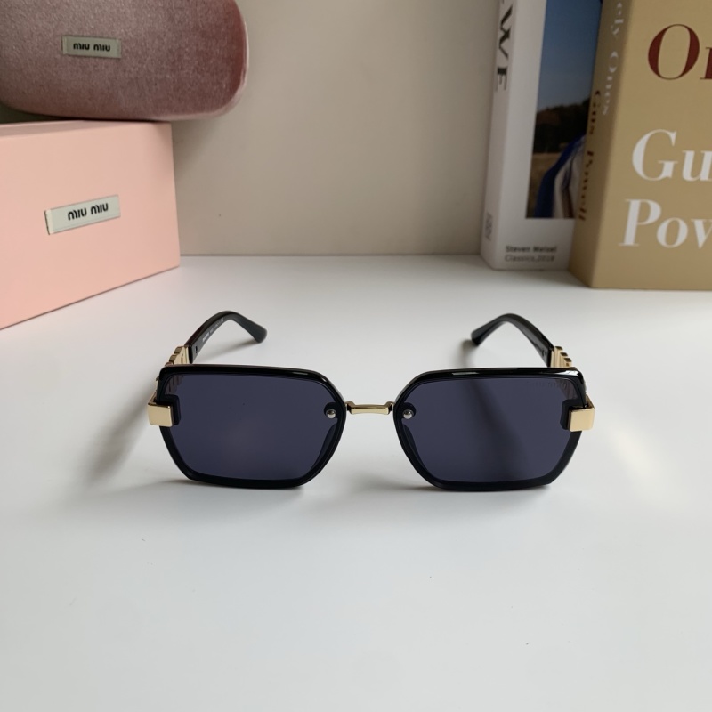 Солнцезащитные очки Miu Miu с квадратной оправой