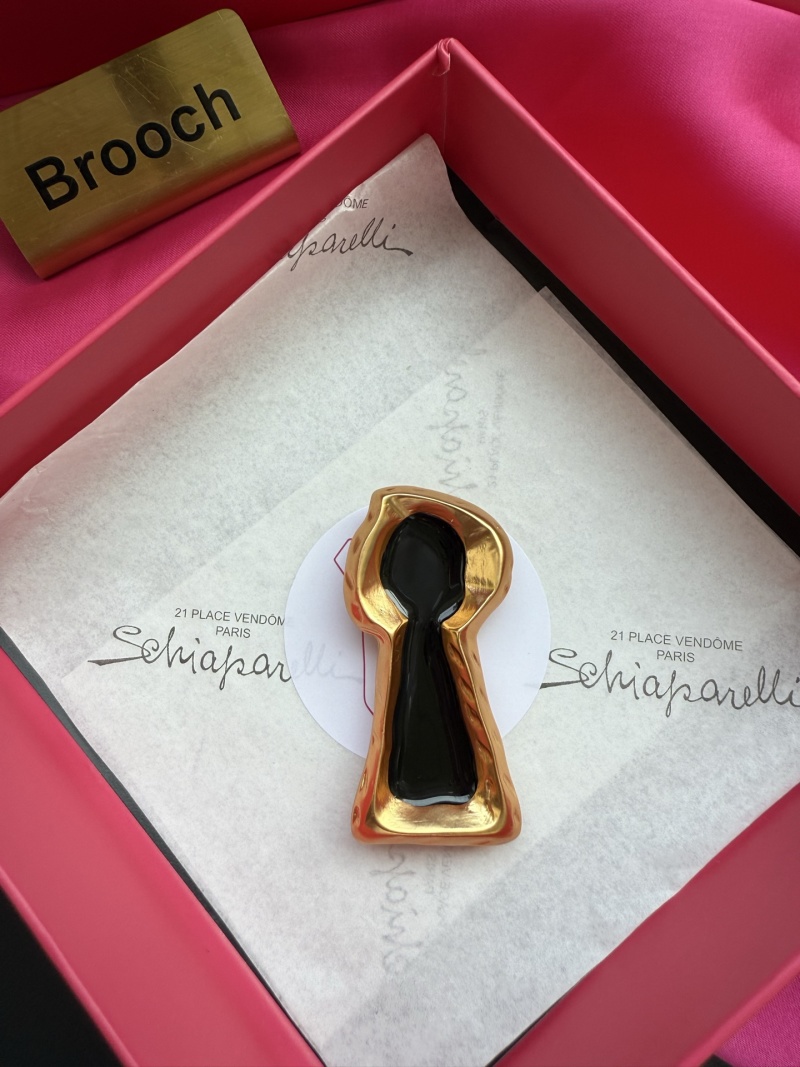 Брошь в виде ключа Schiaparelli