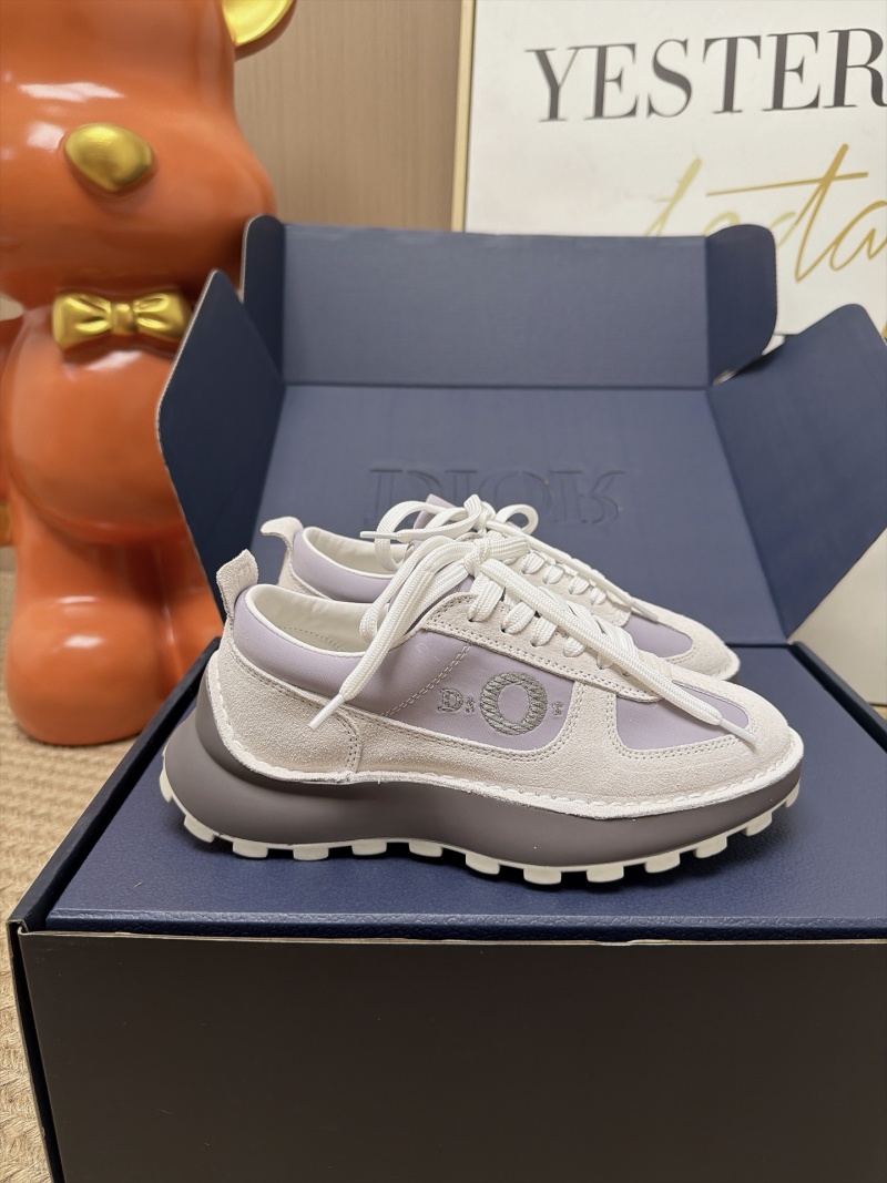 Женские кроссовки Dior