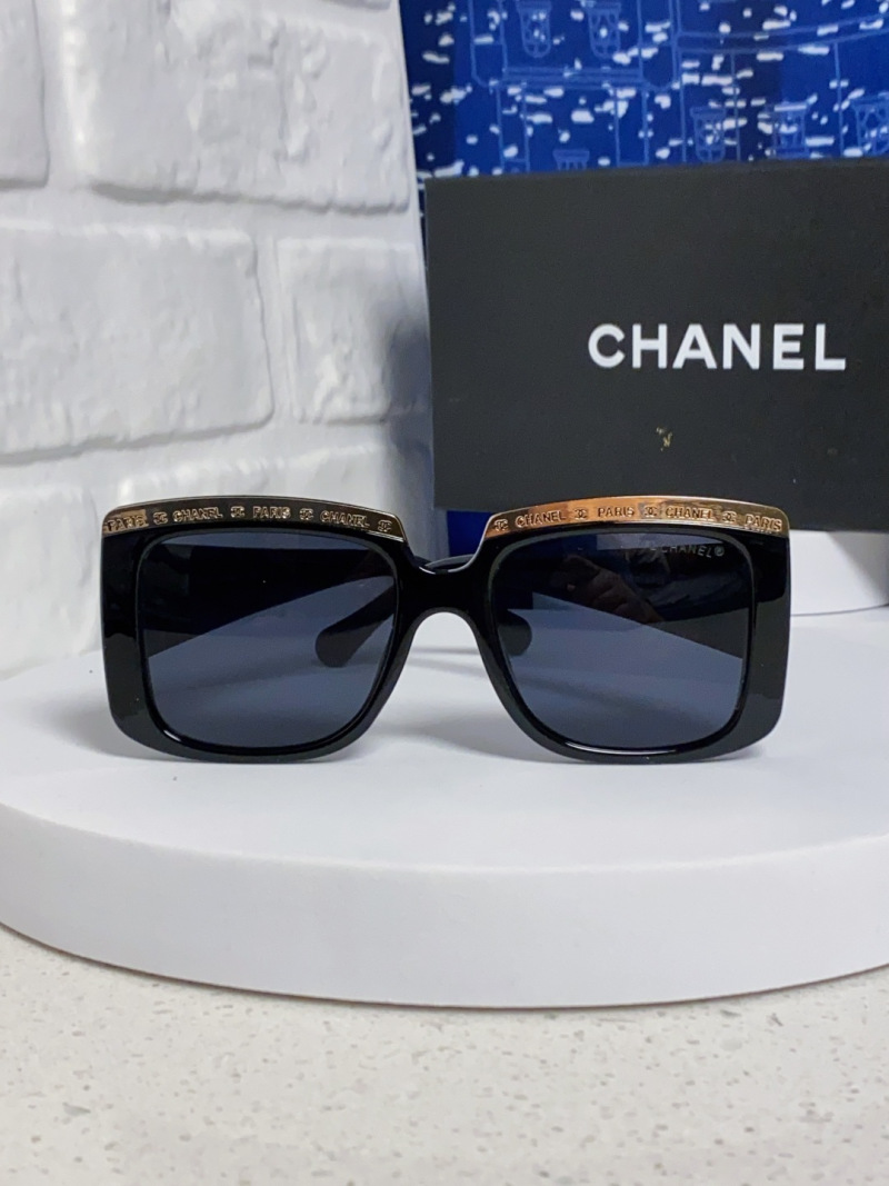 Солнцезащитные очки Chanel черные квадратные женские