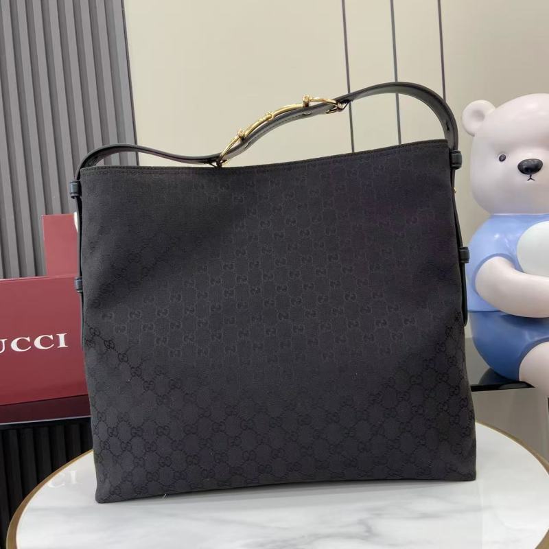 Сумка Gucci с принтом GG и фурнитурой