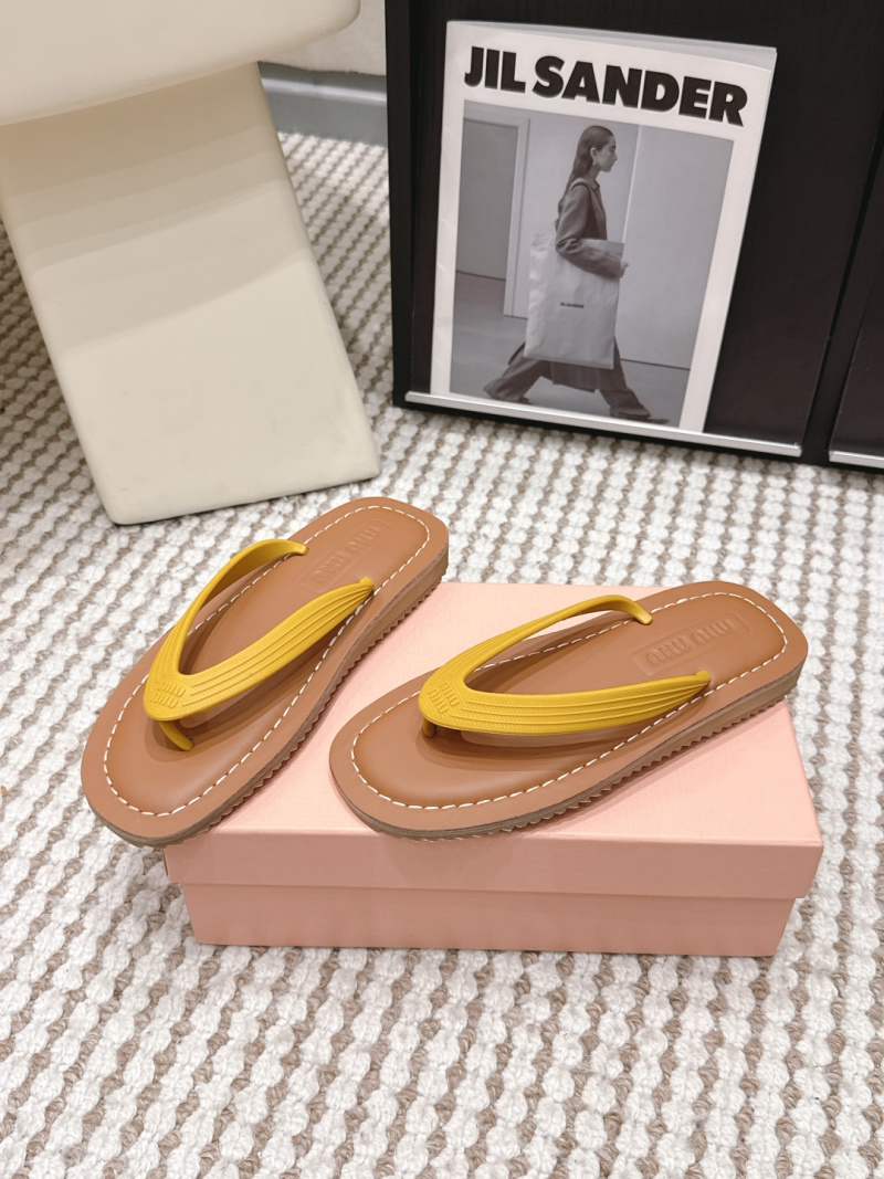 Мю Мю женские плоские шлёпанцы с кантом Miu Miu
