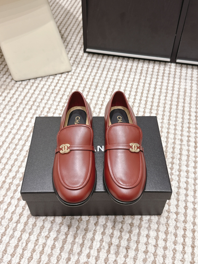 Бордовые кожаные мокасины с декоративной пряжкой Chanel
