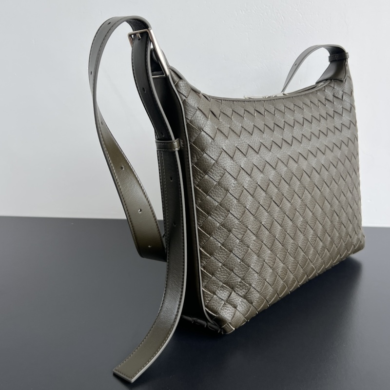 Сумка Bottega Veneta Traveller Hobo из плетеной кожи