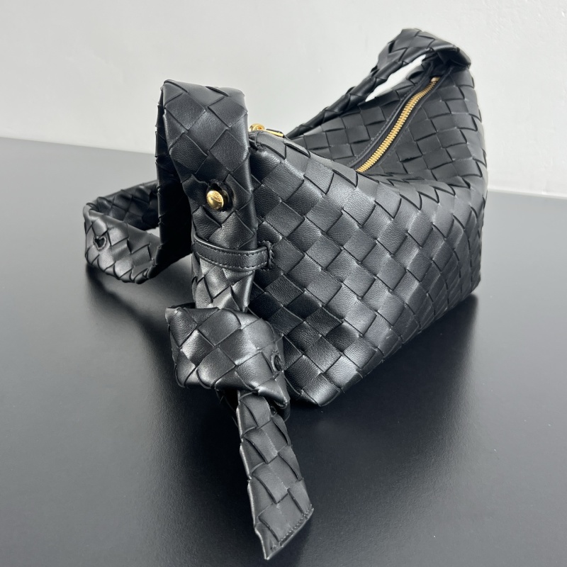 Сумка Bottega Veneta Easy Hobo из плетеной кожи