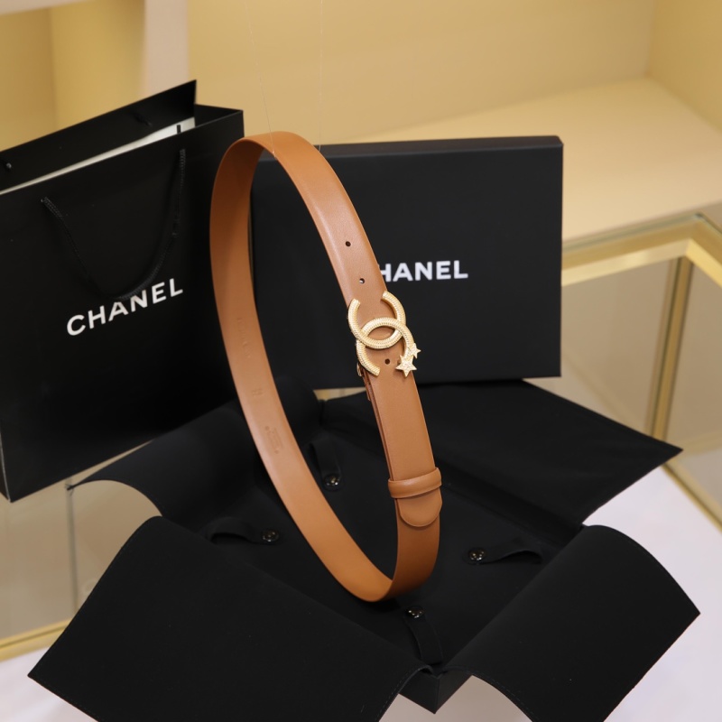 Женский кожаный ремень с декоративной пряжкой Chanel