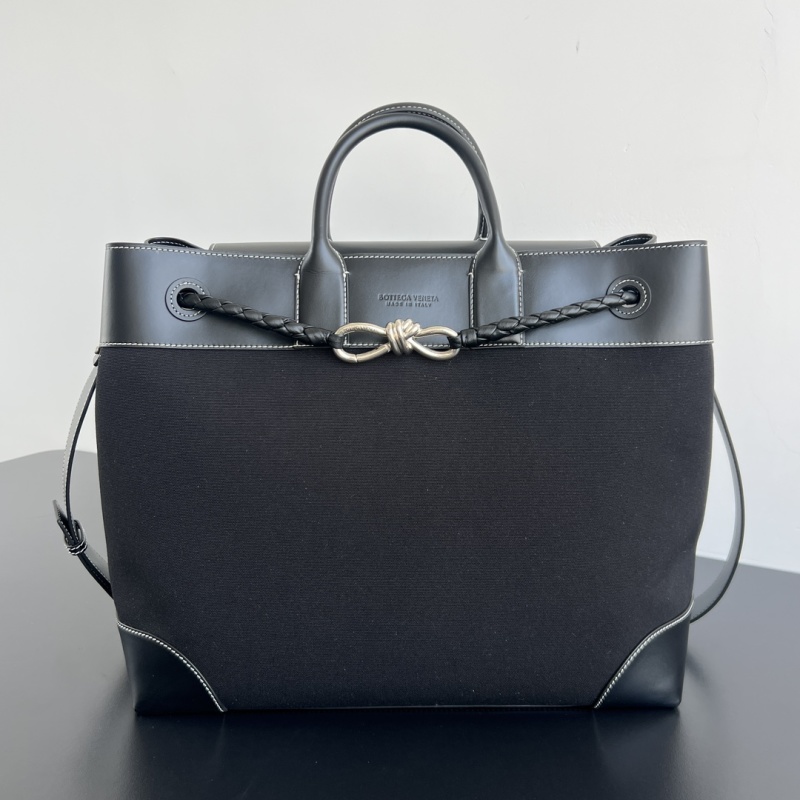 Сумка Bottega Veneta Andiamo черного цвета из ткани и кожи