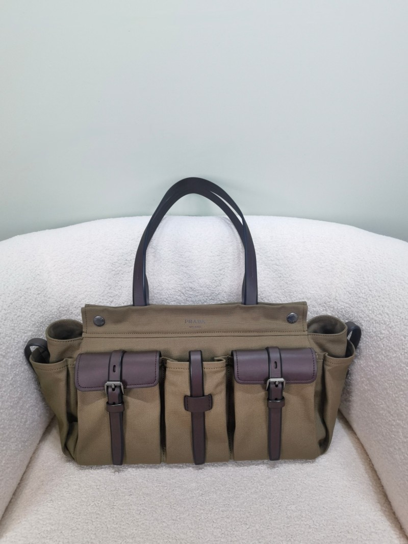 Сумка Prada Route из нейлоновой ткани с кожаными вставками