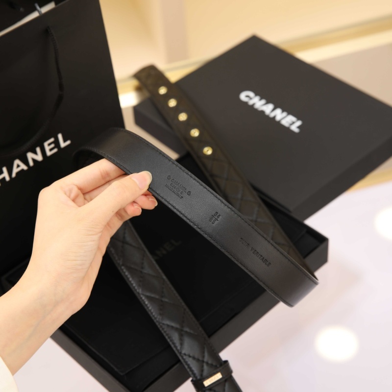 Чёрный пояс Chanel с золотой пряжкой