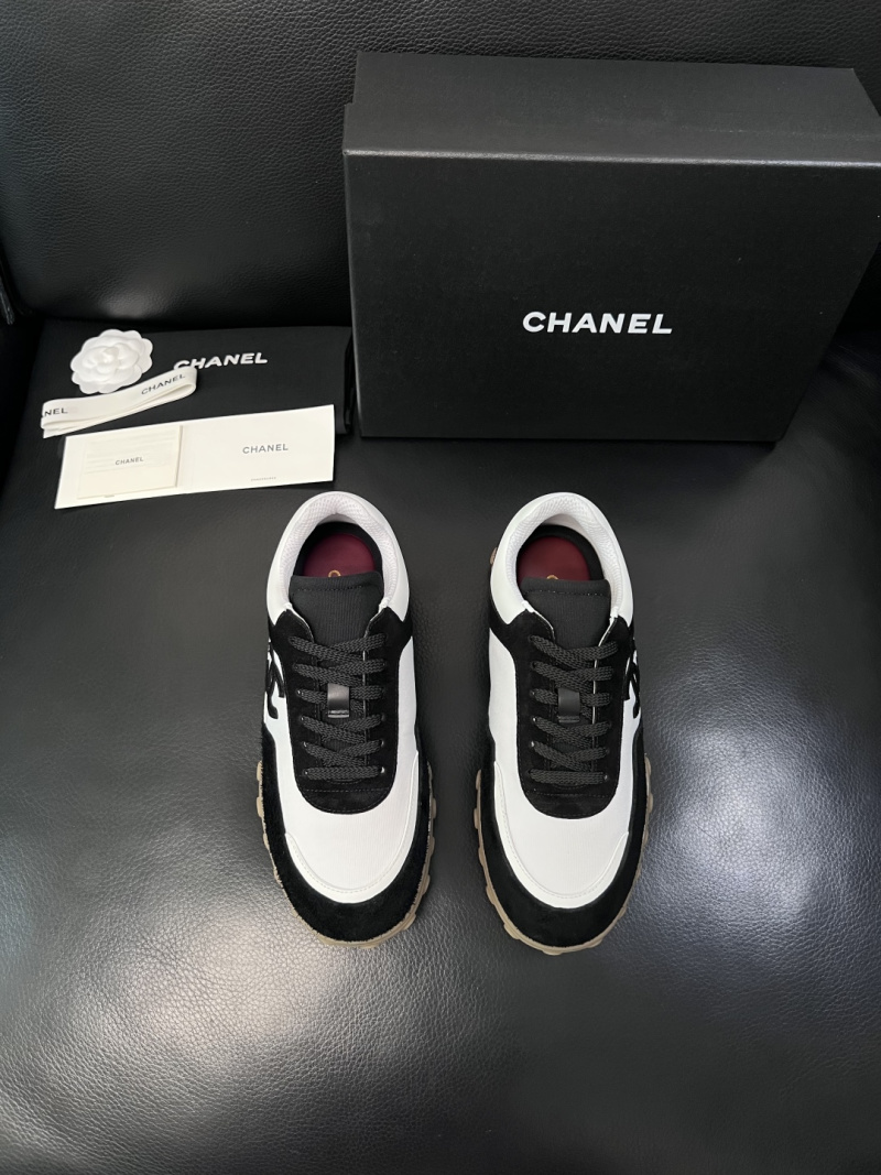 Черно-белые кроссовки в стиле Chanel