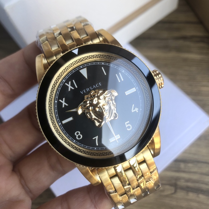Часы Versace
