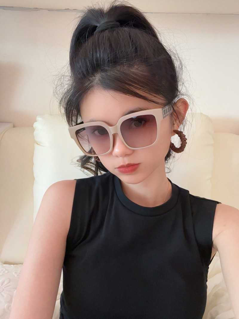 Солнцезащитные очки Dior