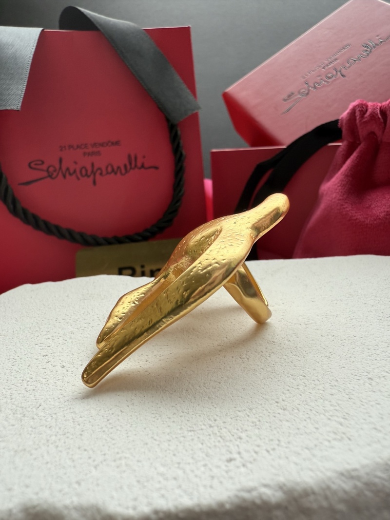 Золотистое кольцо в виде птицы Schiaparelli