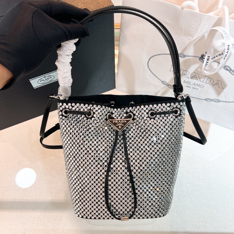 Черная сумка с кристаллами Prada