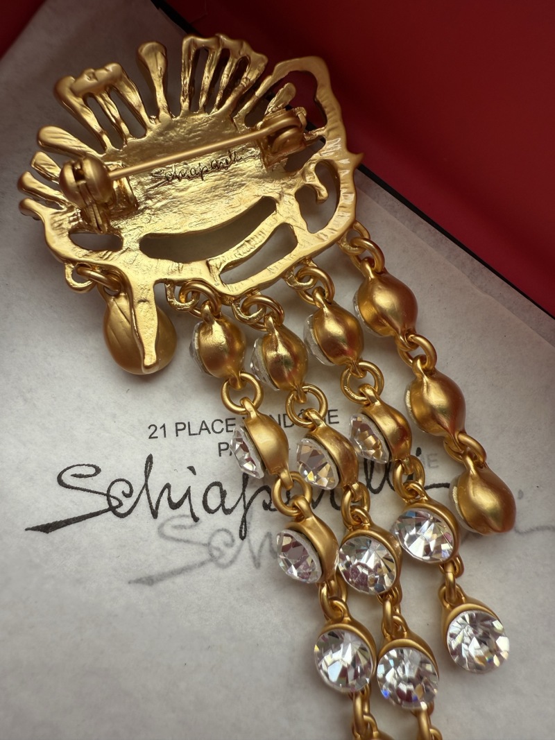 Брошь Schiaparelli с глазом