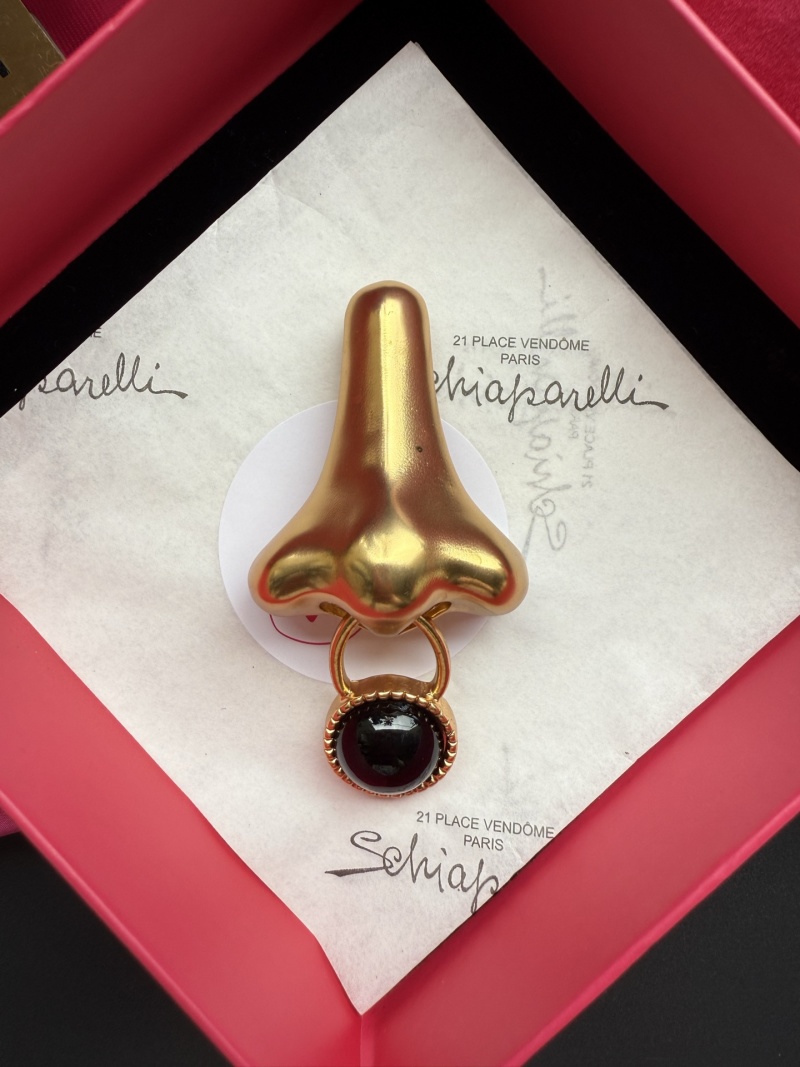 Брошь Schiaparelli