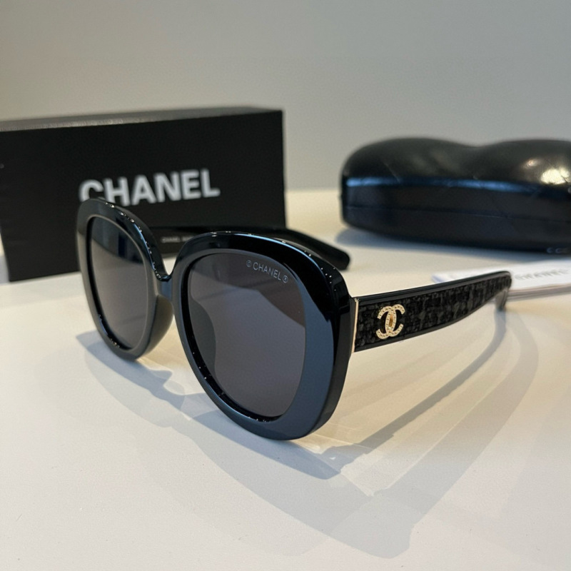 Солнцезащитные очки Chanel