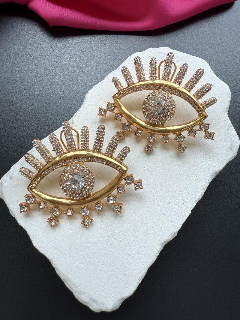 Брошь в виде глаза с кристаллами Schiaparelli