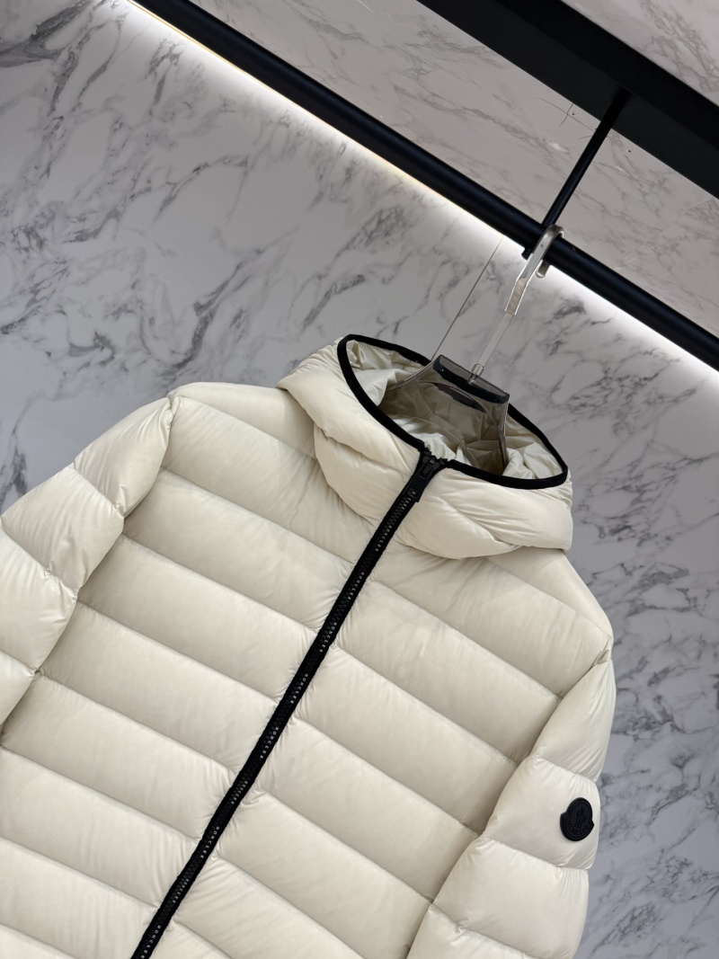 Пуховик Moncler