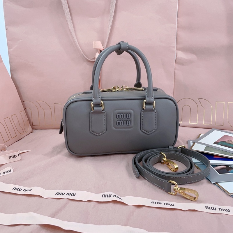 Сумка женская Miu Miu серая, плечевой ремень