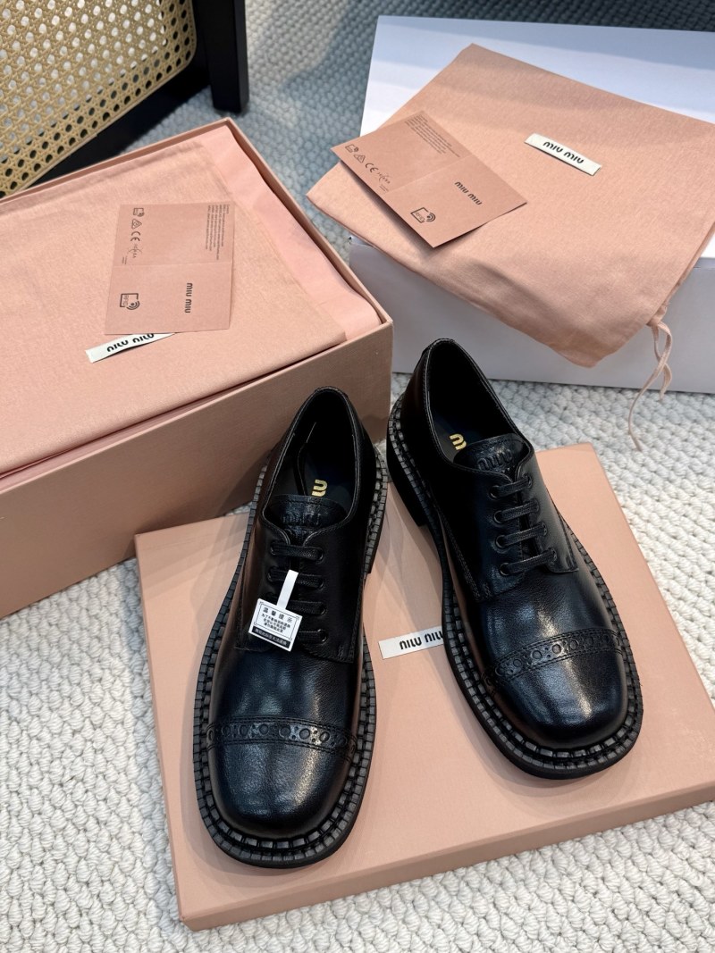 Женские туфли Miu Miu, черные кожаные с шнуровкой и массивной подошвой