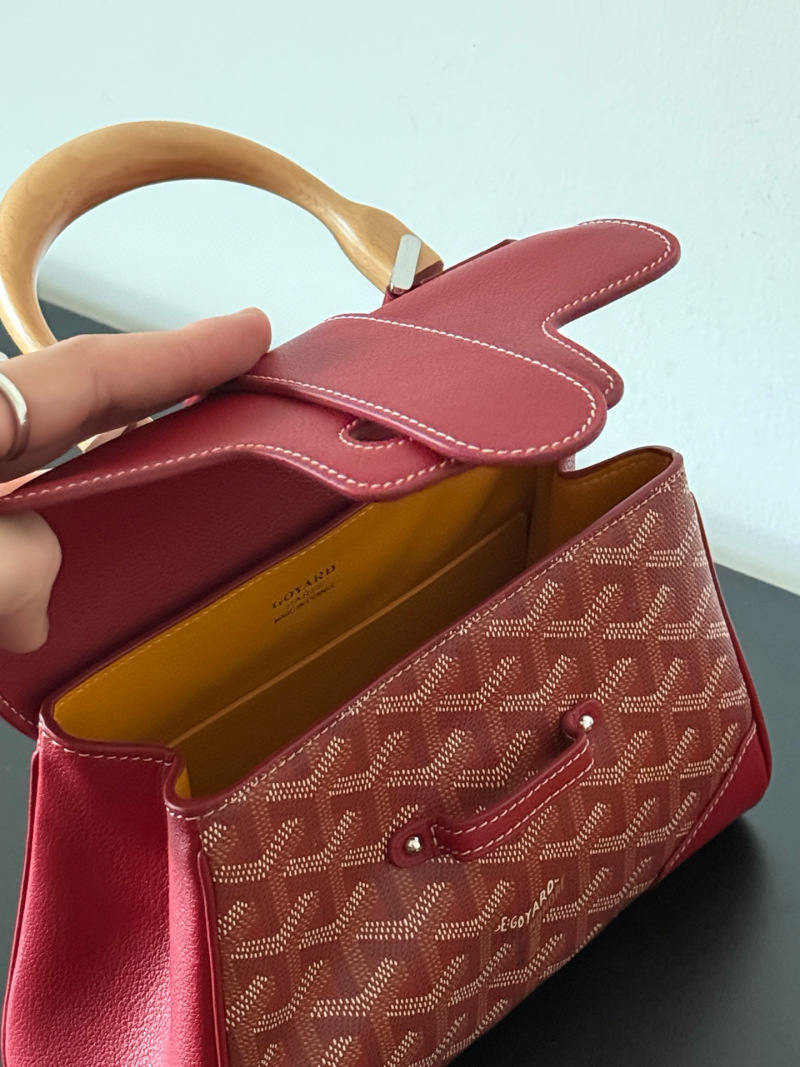 Красная женская сумка с деревянной ручкой Goyard