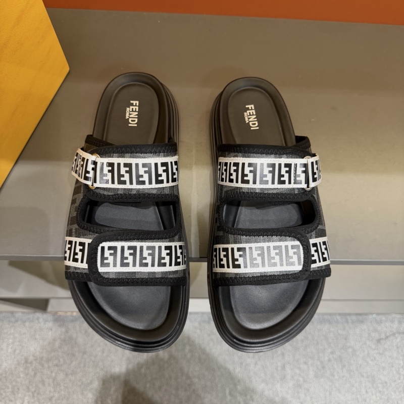 Мужские шлёпанцы FENDI