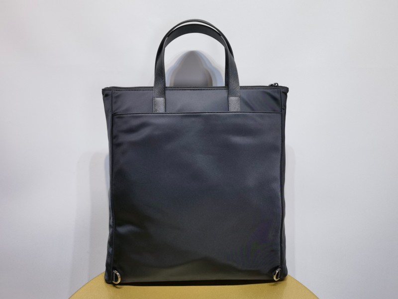 Сумка мужская Prada из Re-Nylon с кожаными вставками