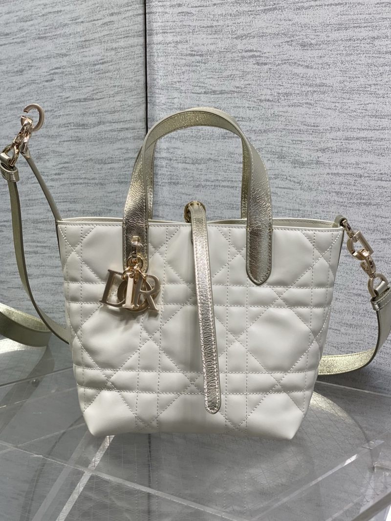 Сумка Dior с крестообразной строчкой