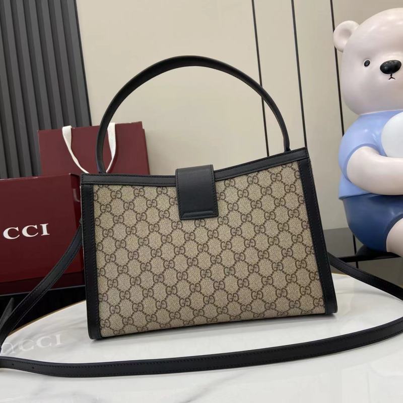Сумка Gucci с монограммой и замком