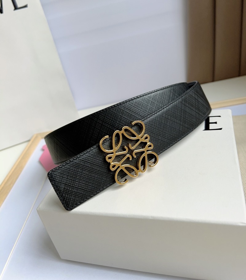 Черный кожаный ремень с декоративной пряжкой Loewe