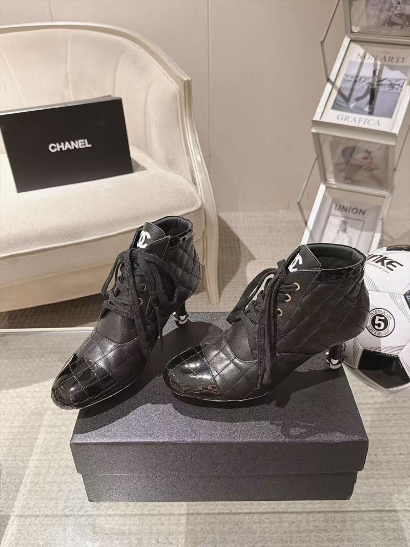 Женские ботинки Chanel с логотипом