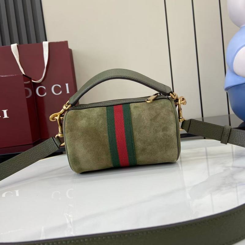 Сумка Gucci из замши с ремешком