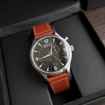 Часы Movado