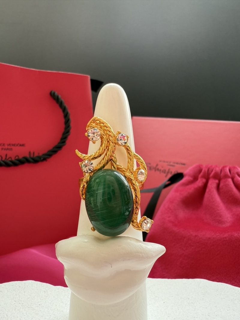 Кольцо с зелёным камнем и кристаллами Schiaparelli
