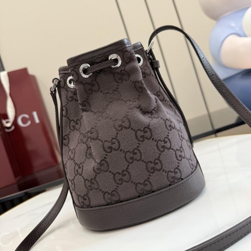 Сумка-мешок Gucci с логотипом GG