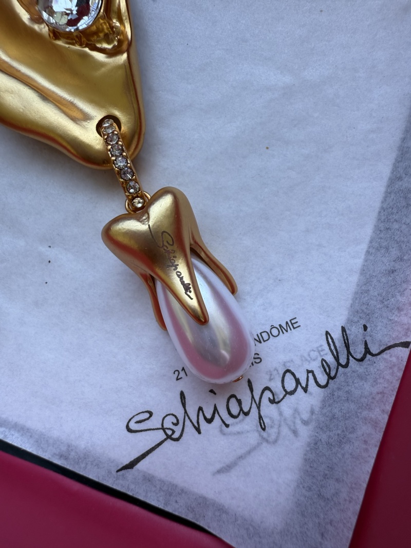 Брошь в виде уха с кристаллами Schiaparelli
