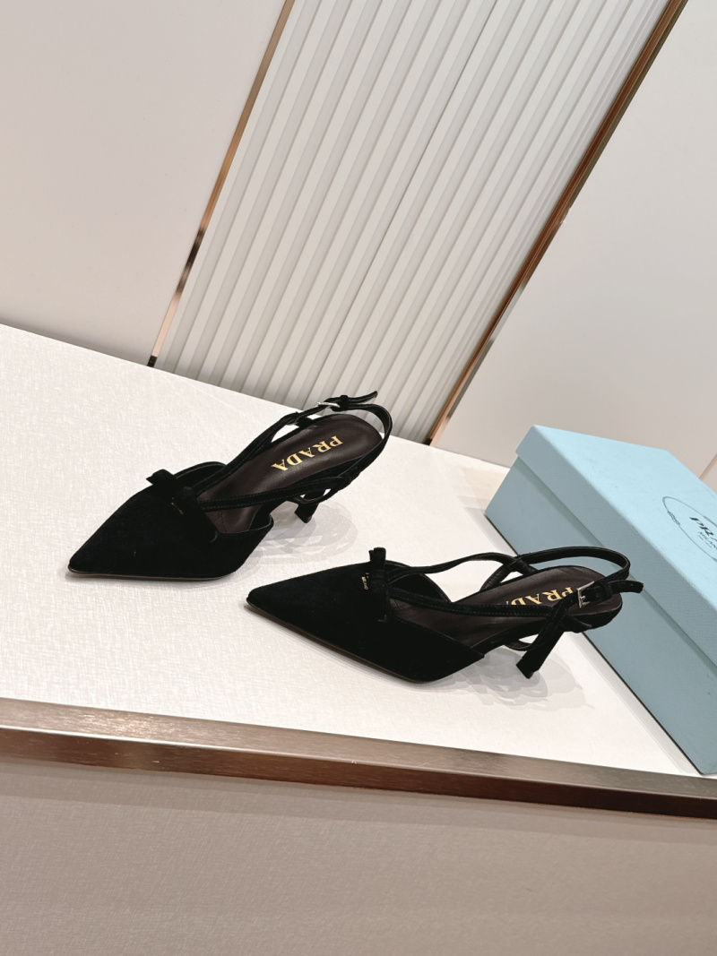 Женские черные туфли Prada с бантом