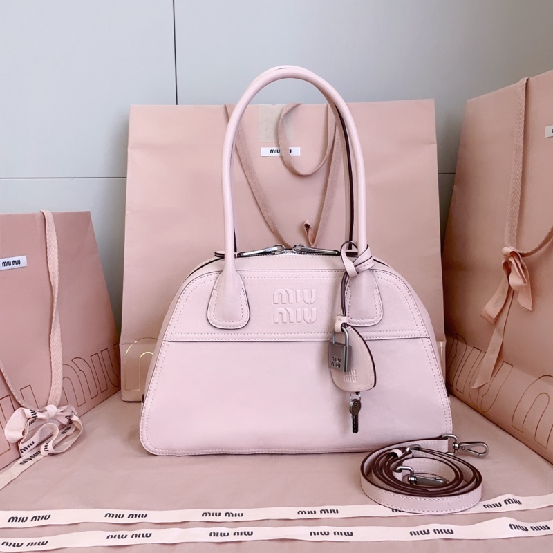 Розовая сумка Miu Miu с логотипом