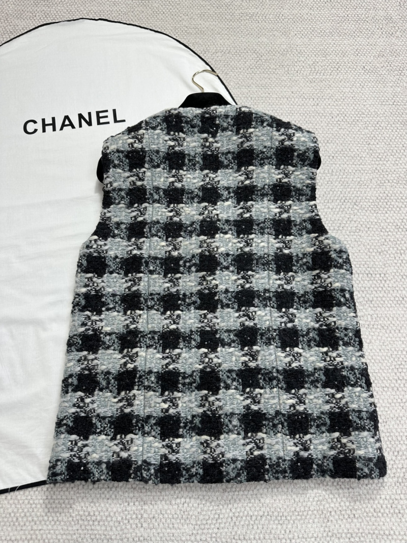 Женский жилет в клетку с металлическими пуговицами Chanel