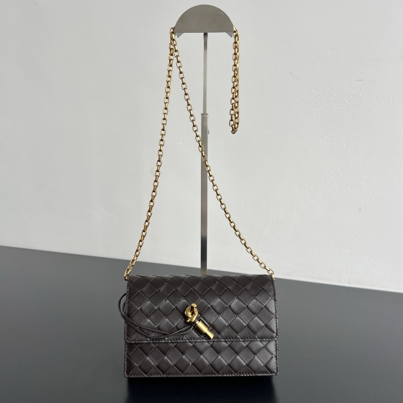 Сумка Bottega Veneta Andiamo мини с плетением